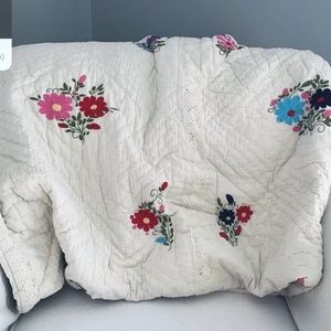 Pottery barn teen embroidered full size quilt